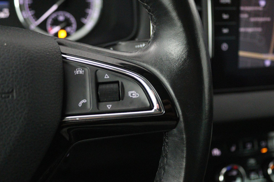 Škoda Karoq 1.5 TSI ACT Style Business (STOELVERWARMING, ACHTERUITRIJCAMERA, NAVIGATIE, CANTON AUDIO, SFEERVERLICHTING)