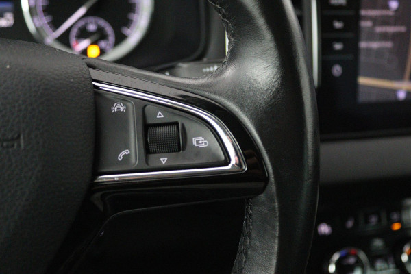 Škoda Karoq 1.5 TSI ACT Style Business (STOELVERWARMING, ACHTERUITRIJCAMERA, NAVIGATIE, CANTON AUDIO, SFEERVERLICHTING)
