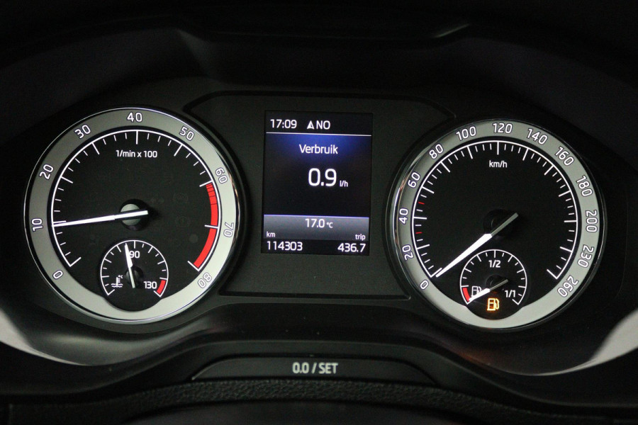 Škoda Karoq 1.5 TSI ACT Style Business (STOELVERWARMING, ACHTERUITRIJCAMERA, NAVIGATIE, CANTON AUDIO, SFEERVERLICHTING)