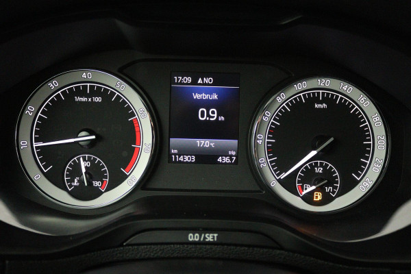 Škoda Karoq 1.5 TSI ACT Style Business (STOELVERWARMING, ACHTERUITRIJCAMERA, NAVIGATIE, CANTON AUDIO, SFEERVERLICHTING)
