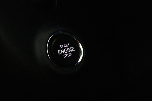 Škoda Karoq 1.5 TSI ACT Style Business (STOELVERWARMING, ACHTERUITRIJCAMERA, NAVIGATIE, CANTON AUDIO, SFEERVERLICHTING)