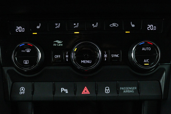 Škoda Karoq 1.5 TSI ACT Style Business (STOELVERWARMING, ACHTERUITRIJCAMERA, NAVIGATIE, CANTON AUDIO, SFEERVERLICHTING)