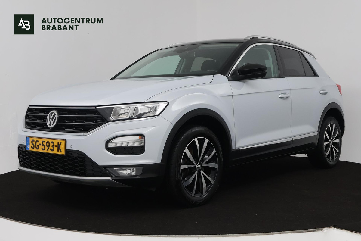 Volkswagen T-Roc 1.5 TSI Style (TREKHAAK, PARKEERSENSOREN, CRUISE CONTROL ADAPTIEF, NAVIGATIE, NL-AUTO, GOED ONDERHOUDEN) Volkswagen T-Roc 1.5 TSI Style (TREKHAAK, PARKEERSENSOREN, CRUISE CONTROL ADAPTIEF, NAVIGATIE, NL-AUTO, GOED ONDERHOUDEN)