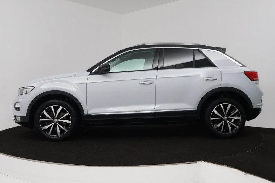 Volkswagen T-Roc 1.5 TSI Style (TREKHAAK, PARKEERSENSOREN, CRUISE CONTROL ADAPTIEF, NAVIGATIE, NL-AUTO, GOED ONDERHOUDEN)