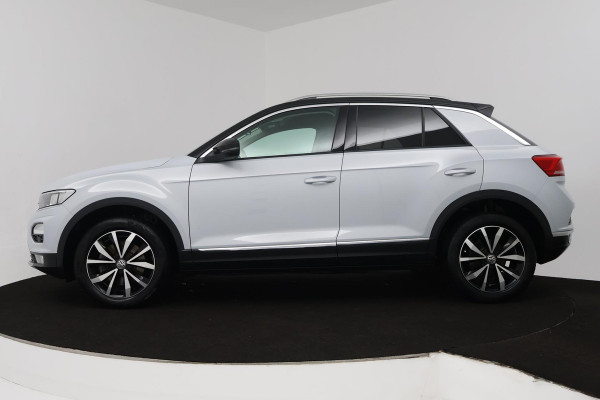 Volkswagen T-Roc 1.5 TSI Style (TREKHAAK, PARKEERSENSOREN, CRUISE CONTROL ADAPTIEF, NAVIGATIE, NL-AUTO, GOED ONDERHOUDEN)