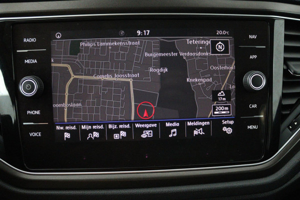 Volkswagen T-Roc 1.5 TSI Style (TREKHAAK, PARKEERSENSOREN, CRUISE CONTROL ADAPTIEF, NAVIGATIE, NL-AUTO, GOED ONDERHOUDEN)