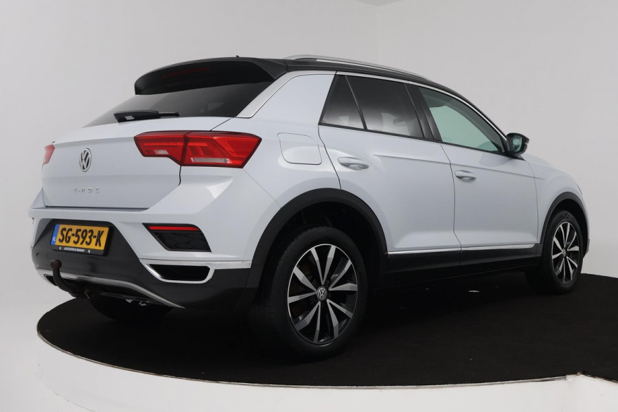 Volkswagen T-Roc 1.5 TSI Style (TREKHAAK, PARKEERSENSOREN, CRUISE CONTROL ADAPTIEF, NAVIGATIE, NL-AUTO, GOED ONDERHOUDEN)
