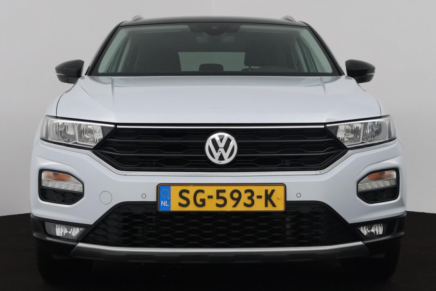 Volkswagen T-Roc 1.5 TSI Style (TREKHAAK, PARKEERSENSOREN, CRUISE CONTROL ADAPTIEF, NAVIGATIE, NL-AUTO, GOED ONDERHOUDEN)