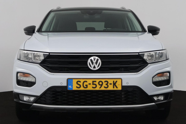 Volkswagen T-Roc 1.5 TSI Style (TREKHAAK, PARKEERSENSOREN, CRUISE CONTROL ADAPTIEF, NAVIGATIE, NL-AUTO, GOED ONDERHOUDEN)