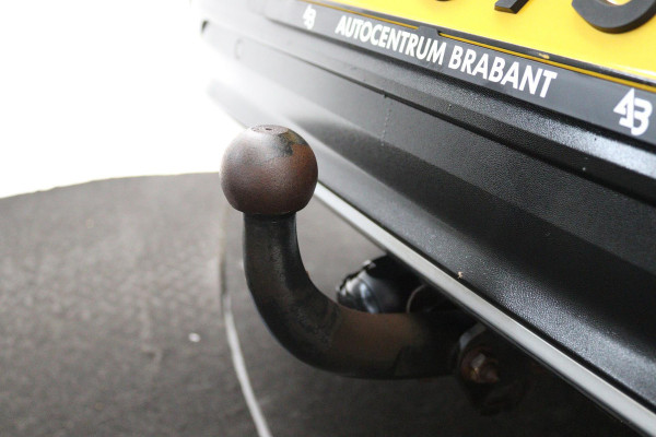 Volkswagen T-Roc 1.5 TSI Style (TREKHAAK, PARKEERSENSOREN, CRUISE CONTROL ADAPTIEF, NAVIGATIE, NL-AUTO, GOED ONDERHOUDEN)