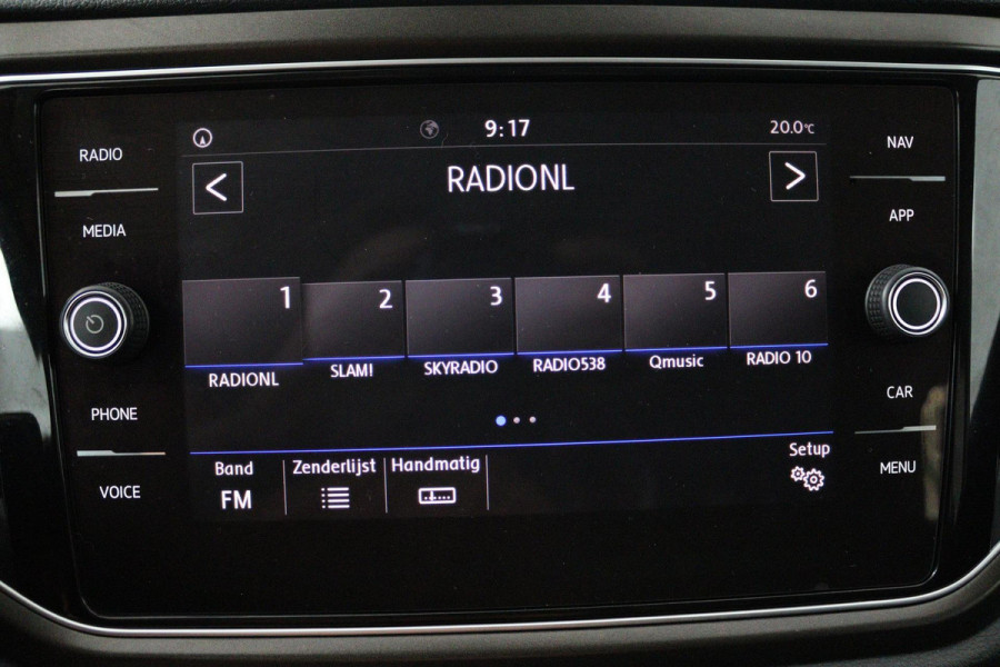 Volkswagen T-Roc 1.5 TSI Style (TREKHAAK, PARKEERSENSOREN, CRUISE CONTROL ADAPTIEF, NAVIGATIE, NL-AUTO, GOED ONDERHOUDEN)