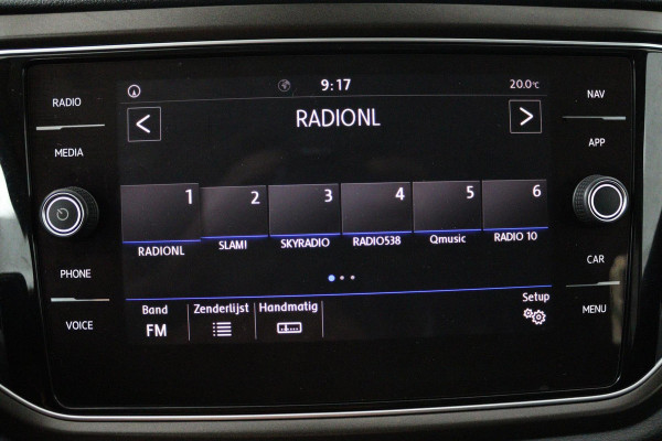 Volkswagen T-Roc 1.5 TSI Style (TREKHAAK, PARKEERSENSOREN, CRUISE CONTROL ADAPTIEF, NAVIGATIE, NL-AUTO, GOED ONDERHOUDEN)