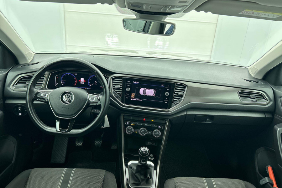 Volkswagen T-Roc 1.0 TSI Sport (VIRTUAL COCKPIT, ELEKT. ACHTERKLEP, NAVIGATIE , PARKEERSENSOREN, 1e EIGENAAR, GOED ONDERHOUDEN)