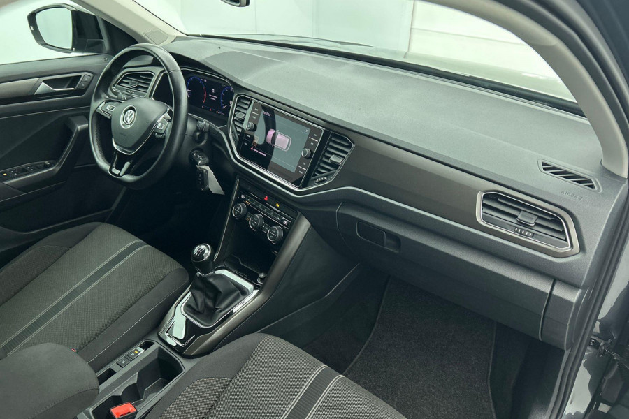 Volkswagen T-Roc 1.0 TSI Sport (VIRTUAL COCKPIT, ELEKT. ACHTERKLEP, NAVIGATIE , PARKEERSENSOREN, 1e EIGENAAR, GOED ONDERHOUDEN)