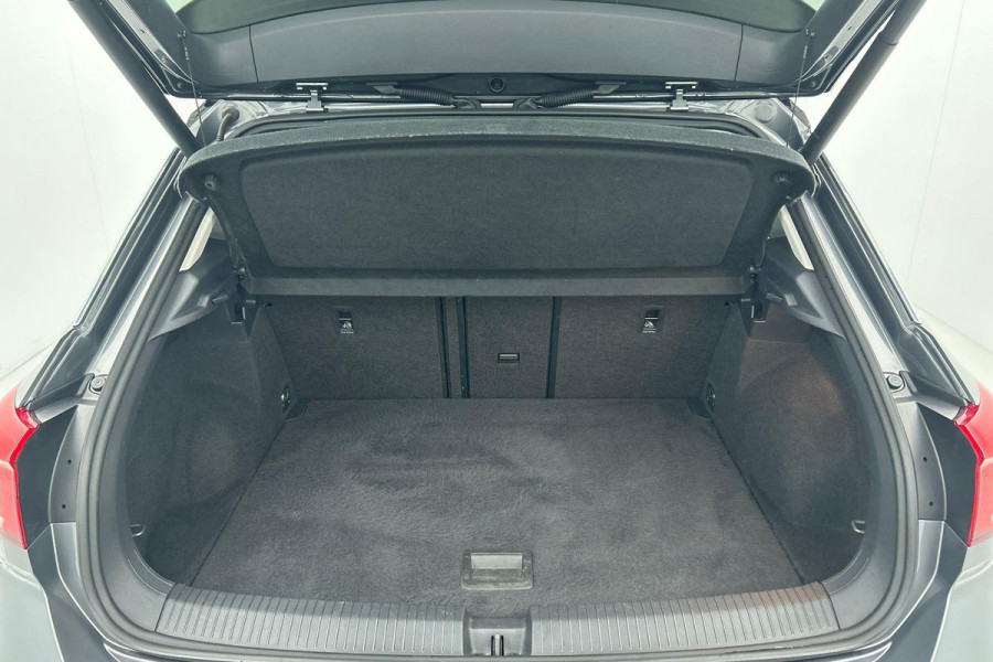Volkswagen T-Roc 1.0 TSI Sport (VIRTUAL COCKPIT, ELEKT. ACHTERKLEP, NAVIGATIE , PARKEERSENSOREN, 1e EIGENAAR, GOED ONDERHOUDEN)