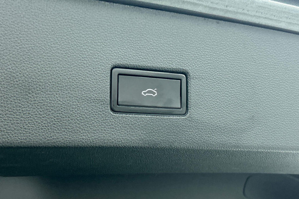 Volkswagen T-Roc 1.0 TSI Sport (VIRTUAL COCKPIT, ELEKT. ACHTERKLEP, NAVIGATIE , PARKEERSENSOREN, 1e EIGENAAR, GOED ONDERHOUDEN)