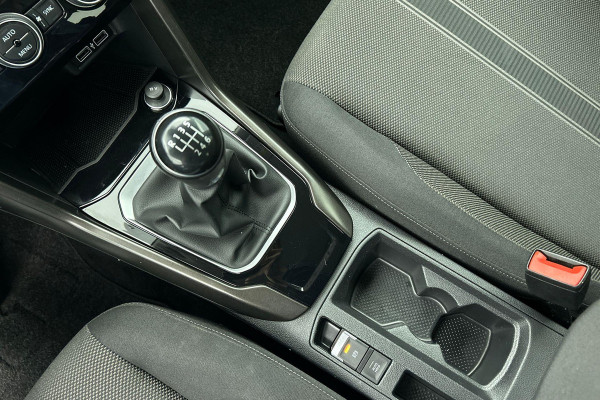 Volkswagen T-Roc 1.0 TSI Sport (VIRTUAL COCKPIT, ELEKT. ACHTERKLEP, NAVIGATIE , PARKEERSENSOREN, 1e EIGENAAR, GOED ONDERHOUDEN)