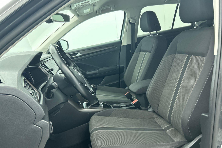 Volkswagen T-Roc 1.0 TSI Sport (VIRTUAL COCKPIT, ELEKT. ACHTERKLEP, NAVIGATIE , PARKEERSENSOREN, 1e EIGENAAR, GOED ONDERHOUDEN)