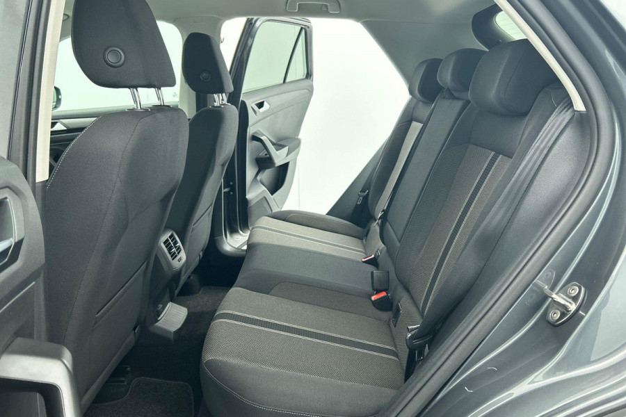 Volkswagen T-Roc 1.0 TSI Sport (VIRTUAL COCKPIT, ELEKT. ACHTERKLEP, NAVIGATIE , PARKEERSENSOREN, 1e EIGENAAR, GOED ONDERHOUDEN)