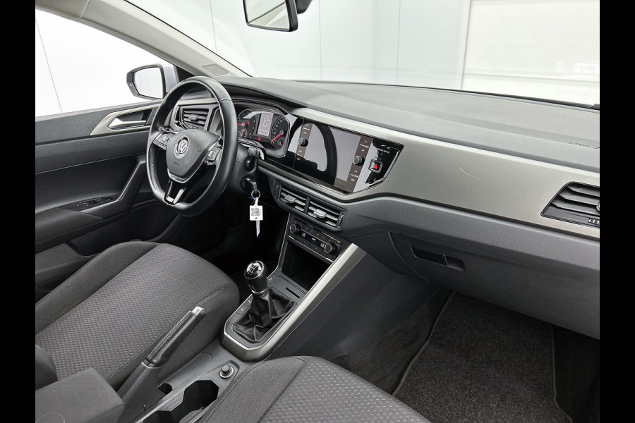 Volkswagen Polo 1.0 TSI Comfortline Business (NAVIGATIE, PARKEERSENSOREN, CARPLAY, 1e EIGENAAR, GOED ONDERHOUDEN)