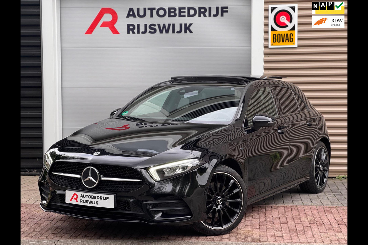 Mercedes-Benz A-Klasse 250 e AMG Pano/Camera/Sfeer/BTW! Mercedes-Benz A-Klasse 250 e AMG Pano/Camera/Sfeer/BTW!