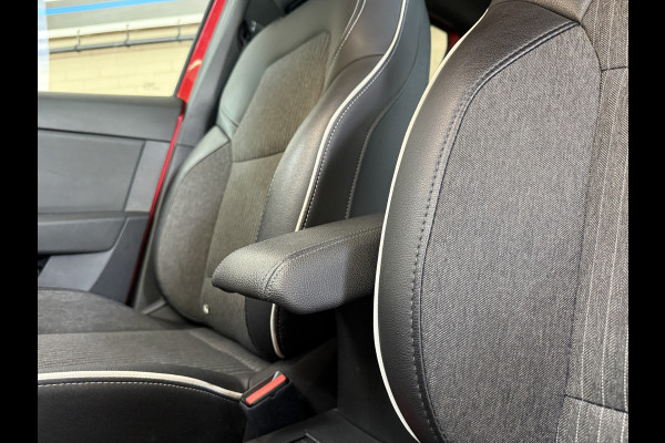 Renault Clio 1.0 TCe 100pk | Intens | Groot Navi | 17" | 360 Camera | Stoel & Stuur verwarming | 100% Dealer onderhouden!