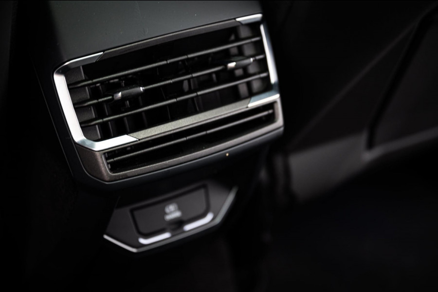 Lynk & Co 01 1.5 261PK Plug-in Hybrid BLACK PAKKET 360° Camera Pano/dak Apple/Carplay Adaptive/Cruise