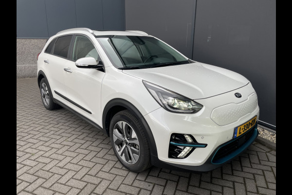 Kia e-Niro ExecutiveLine 64 kWh Achteruitrijcamera - Cruise control - Navigatiesysteem full map -  Parkeersensoren voor en achter - Dodehoek detector - Lederen bekleding -  Lederen stuurwiel - Mistlampen voor