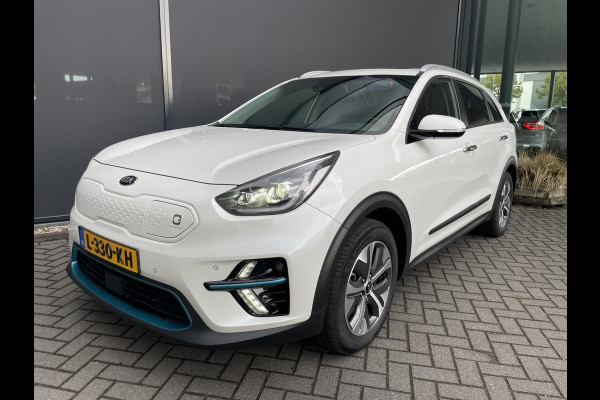 Kia e-Niro ExecutiveLine 64 kWh Achteruitrijcamera - Cruise control - Navigatiesysteem full map -  Parkeersensoren voor en achter - Dodehoek detector - Lederen bekleding -  Lederen stuurwiel - Mistlampen voor