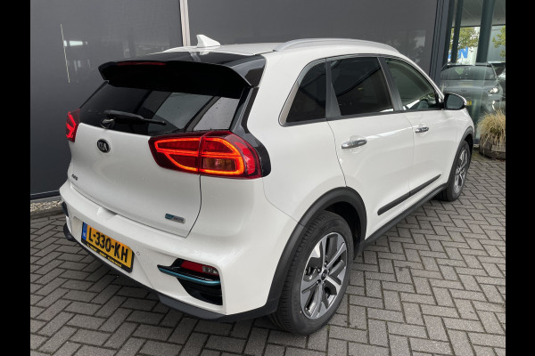 Kia e-Niro ExecutiveLine 64 kWh Achteruitrijcamera - Cruise control - Navigatiesysteem full map -  Parkeersensoren voor en achter - Dodehoek detector - Lederen bekleding -  Lederen stuurwiel - Mistlampen voor