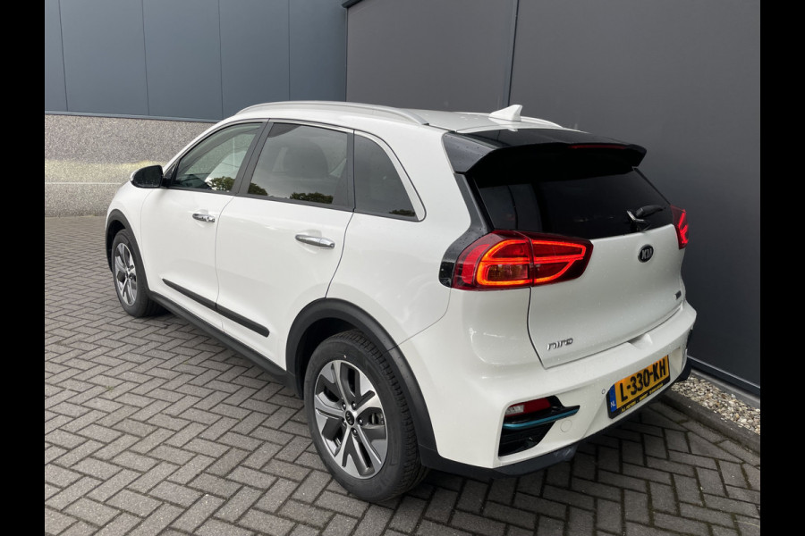 Kia e-Niro ExecutiveLine 64 kWh Achteruitrijcamera - Cruise control - Navigatiesysteem full map -  Parkeersensoren voor en achter - Dodehoek detector - Lederen bekleding -  Lederen stuurwiel - Mistlampen voor