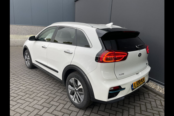 Kia e-Niro ExecutiveLine 64 kWh Achteruitrijcamera - Cruise control - Navigatiesysteem full map -  Parkeersensoren voor en achter - Dodehoek detector - Lederen bekleding -  Lederen stuurwiel - Mistlampen voor