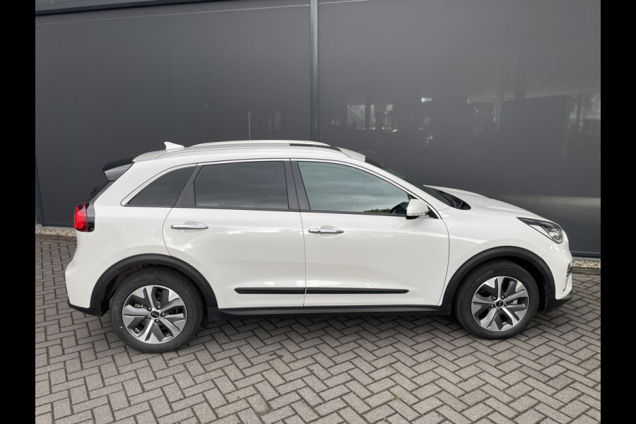 Kia e-Niro ExecutiveLine 64 kWh Achteruitrijcamera - Cruise control - Navigatiesysteem full map -  Parkeersensoren voor en achter - Dodehoek detector - Lederen bekleding -  Lederen stuurwiel - Mistlampen voor