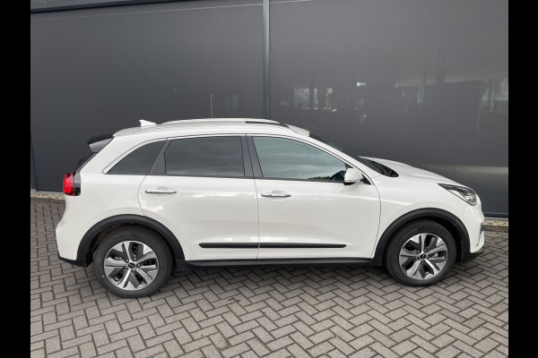 Kia e-Niro ExecutiveLine 64 kWh Achteruitrijcamera - Cruise control - Navigatiesysteem full map -  Parkeersensoren voor en achter - Dodehoek detector - Lederen bekleding -  Lederen stuurwiel - Mistlampen voor