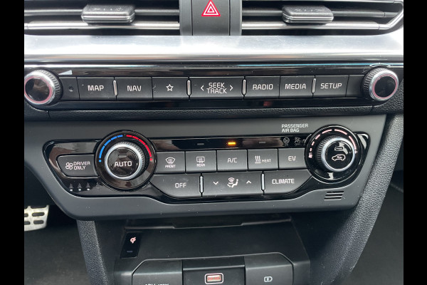 Kia e-Niro ExecutiveLine 64 kWh Achteruitrijcamera - Cruise control - Navigatiesysteem full map -  Parkeersensoren voor en achter - Dodehoek detector - Lederen bekleding -  Lederen stuurwiel - Mistlampen voor