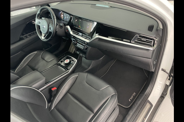 Kia e-Niro ExecutiveLine 64 kWh Achteruitrijcamera - Cruise control - Navigatiesysteem full map -  Parkeersensoren voor en achter - Dodehoek detector - Lederen bekleding -  Lederen stuurwiel - Mistlampen voor