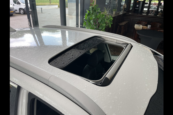 Kia e-Niro ExecutiveLine 64 kWh Achteruitrijcamera - Cruise control - Navigatiesysteem full map -  Parkeersensoren voor en achter - Dodehoek detector - Lederen bekleding -  Lederen stuurwiel - Mistlampen voor