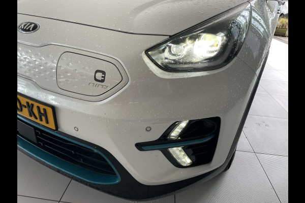 Kia e-Niro ExecutiveLine 64 kWh Achteruitrijcamera - Cruise control - Navigatiesysteem full map -  Parkeersensoren voor en achter - Dodehoek detector - Lederen bekleding -  Lederen stuurwiel - Mistlampen voor