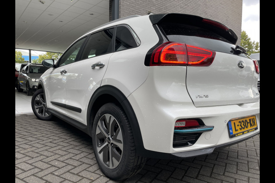 Kia e-Niro ExecutiveLine 64 kWh Achteruitrijcamera - Cruise control - Navigatiesysteem full map -  Parkeersensoren voor en achter - Dodehoek detector - Lederen bekleding -  Lederen stuurwiel - Mistlampen voor