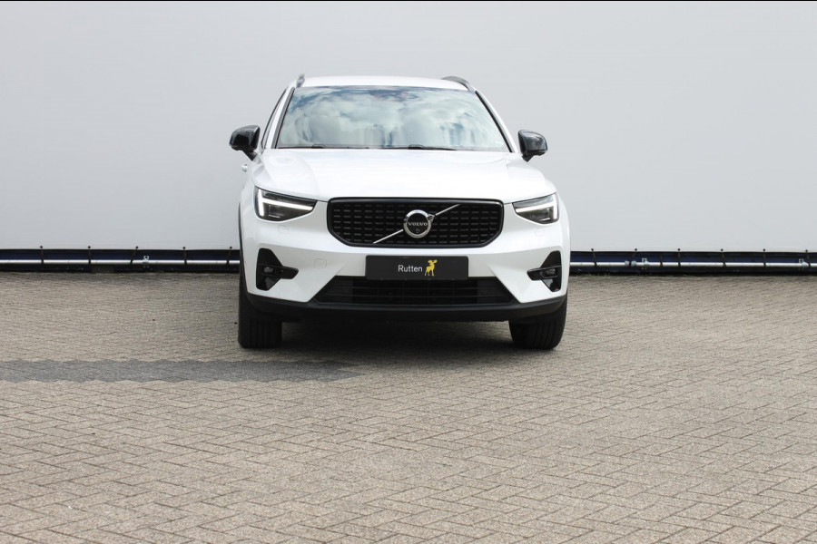 Volvo XC40 B3 177PK Automaat Plus Dark Google infotainment / Draadloos telefoon opladen / Elektrisch bedienbare bestuurdersstoel met geheugen / Adaptieve Cruise Control