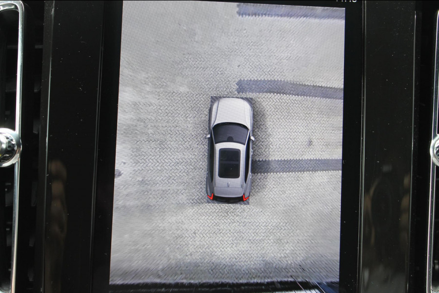 Volvo XC40 B3 177PK Automaat Plus Dark Google infotainment / Draadloos telefoon opladen / Elektrisch bedienbare bestuurdersstoel met geheugen / Adaptieve Cruise Control