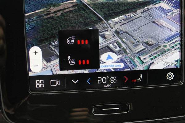 Volvo XC40 B3 177PK Automaat Plus Dark Google infotainment / Draadloos telefoon opladen / Elektrisch bedienbare bestuurdersstoel met geheugen / Adaptieve Cruise Control