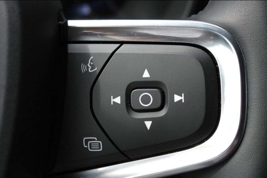 Volvo XC40 B3 177PK Automaat Plus Dark Google infotainment / Draadloos telefoon opladen / Elektrisch bedienbare bestuurdersstoel met geheugen / Adaptieve Cruise Control