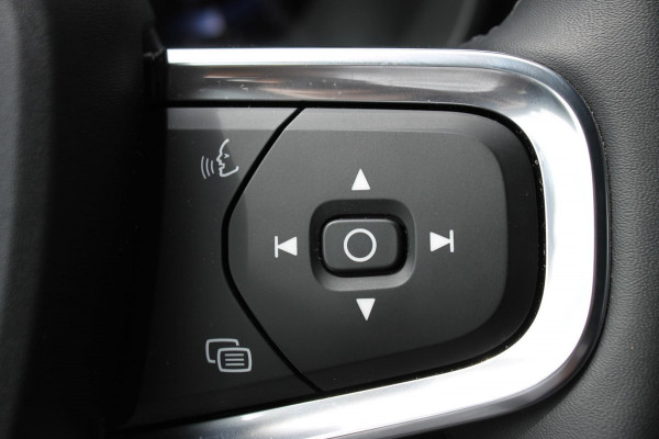Volvo XC40 B3 177PK Automaat Plus Dark Google infotainment / Draadloos telefoon opladen / Elektrisch bedienbare bestuurdersstoel met geheugen / Adaptieve Cruise Control