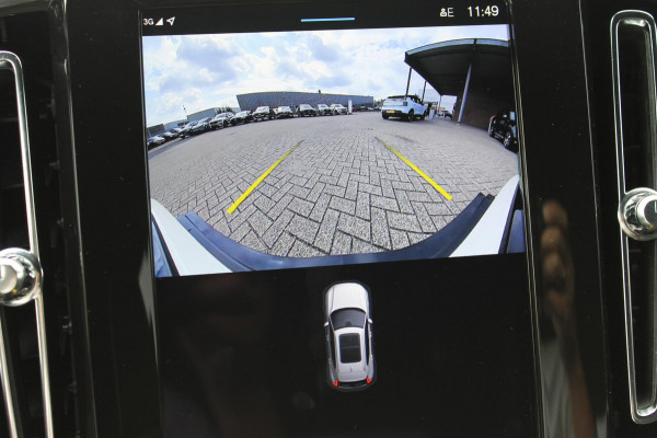 Volvo XC40 B3 177PK Automaat Plus Dark Google infotainment / Draadloos telefoon opladen / Elektrisch bedienbare bestuurdersstoel met geheugen / Adaptieve Cruise Control