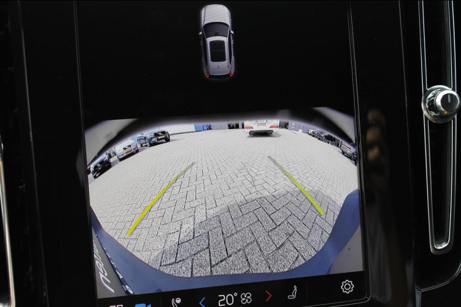 Volvo XC40 B3 177PK Automaat Plus Dark Google infotainment / Draadloos telefoon opladen / Elektrisch bedienbare bestuurdersstoel met geheugen / Adaptieve Cruise Control