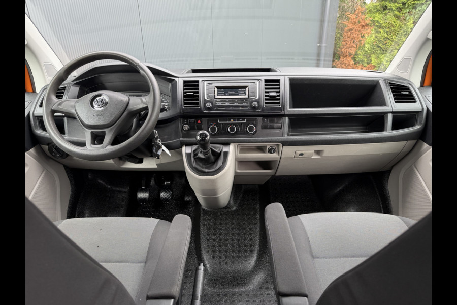 Volkswagen Transporter 2.0 TDI / L2H1 / DUBBELE CABINE / 1e EIG. / TREKHAAK / AIRCO / CRUISE / SIDEBARS