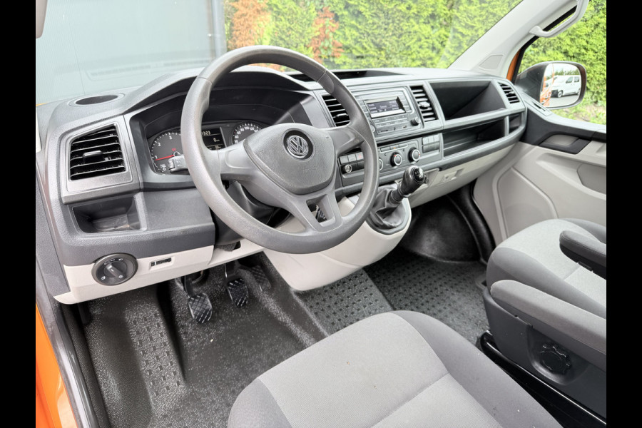 Volkswagen Transporter 2.0 TDI / L2H1 / DUBBELE CABINE / 1e EIG. / TREKHAAK / AIRCO / CRUISE / SIDEBARS