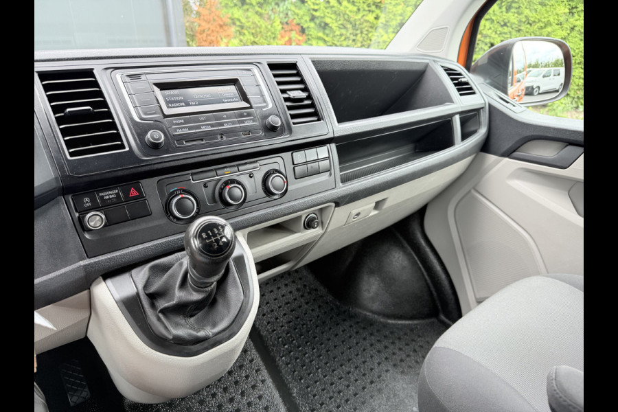 Volkswagen Transporter 2.0 TDI / L2H1 / DUBBELE CABINE / 1e EIG. / TREKHAAK / AIRCO / CRUISE / SIDEBARS