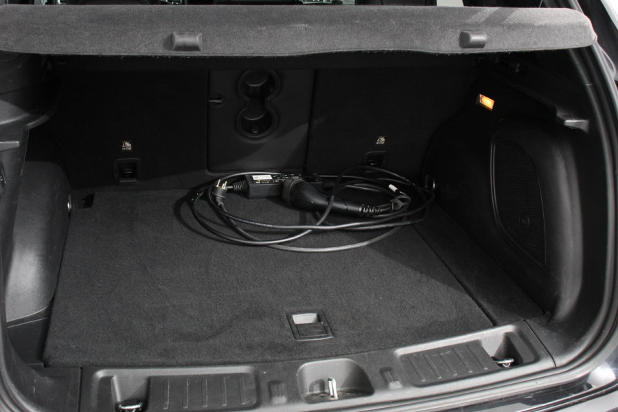 Jeep Compass 4xe 240 Plug-in Hybrid S | Navigatie | Apple Carplay/Android auto | Climate Control | Parkeersensoren | Camera | Elektrisch verstelbare bestuurderstoel | Xenon koplampen | Stoelverwarming | Elektrische achterklep | Afneembare trekhaak